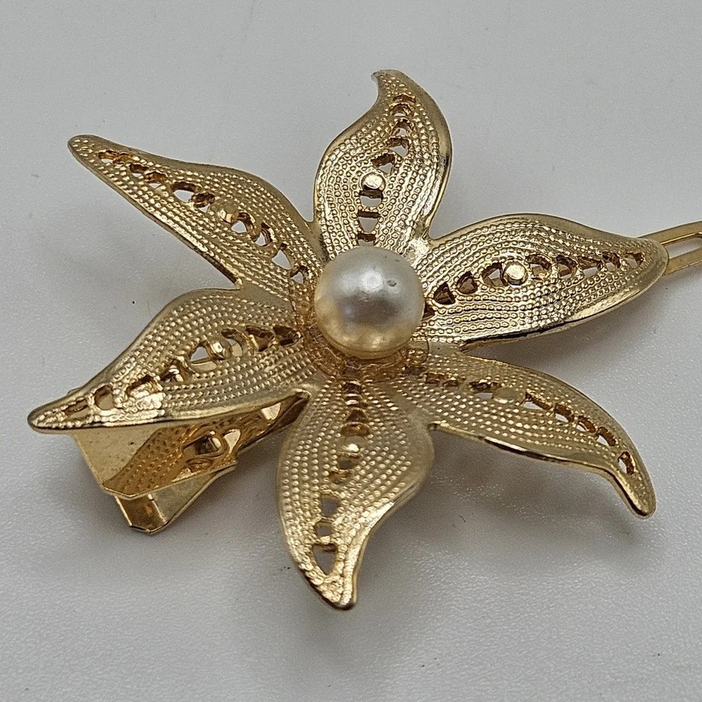 VINTAGE Lady Ellen 1960s Gold Tone Faux Pearl Flower Hair Clip Barrette Estate